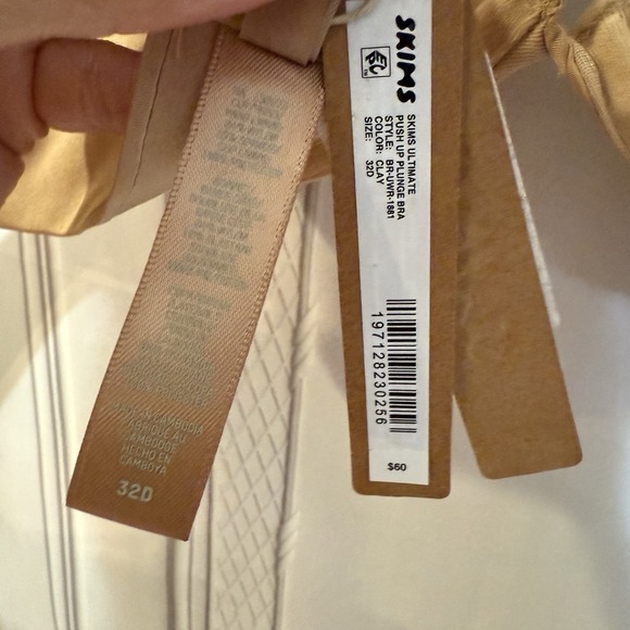 Skims Ultimate Push Up Plunge Bra in Clay Size 32D NWT $60 - Picture 7 of 11